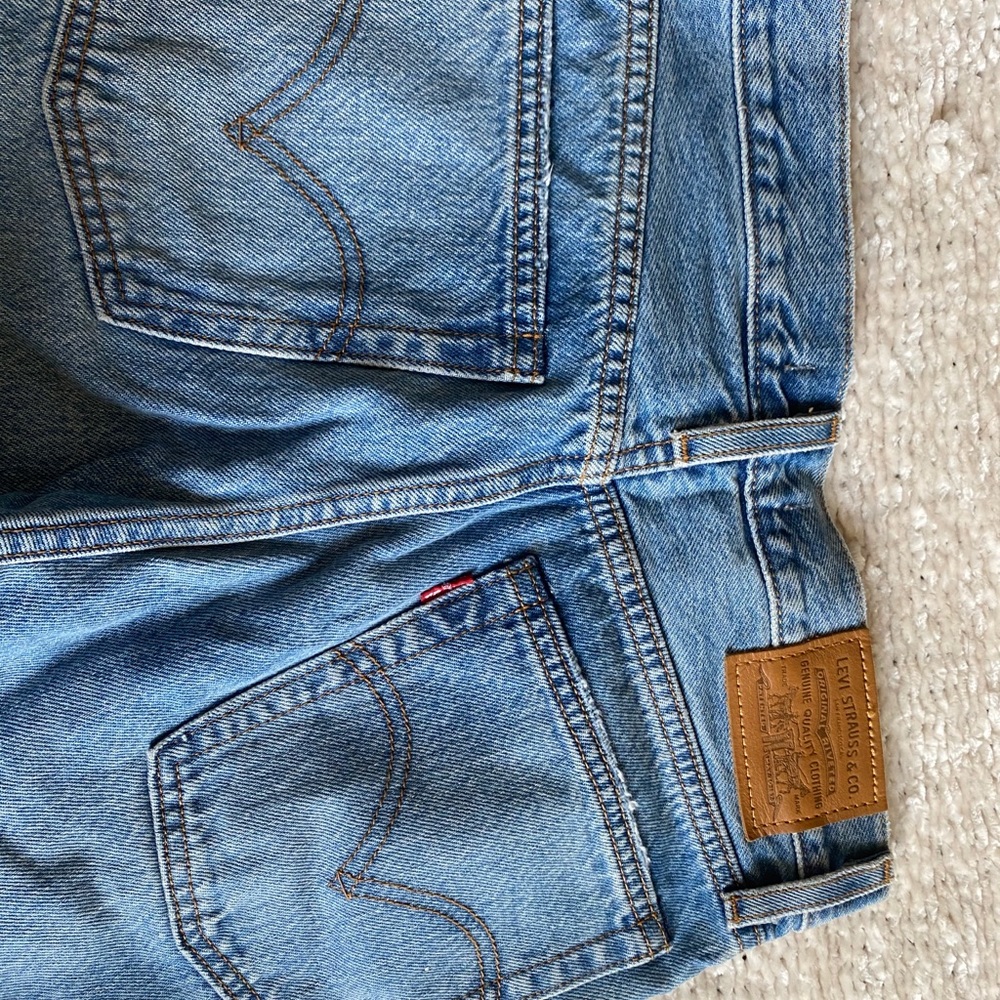 LEVI BOYFRIEND JEANS NEVER WORN